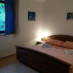 Rb شقة Omišalj