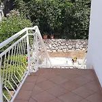 Rb *